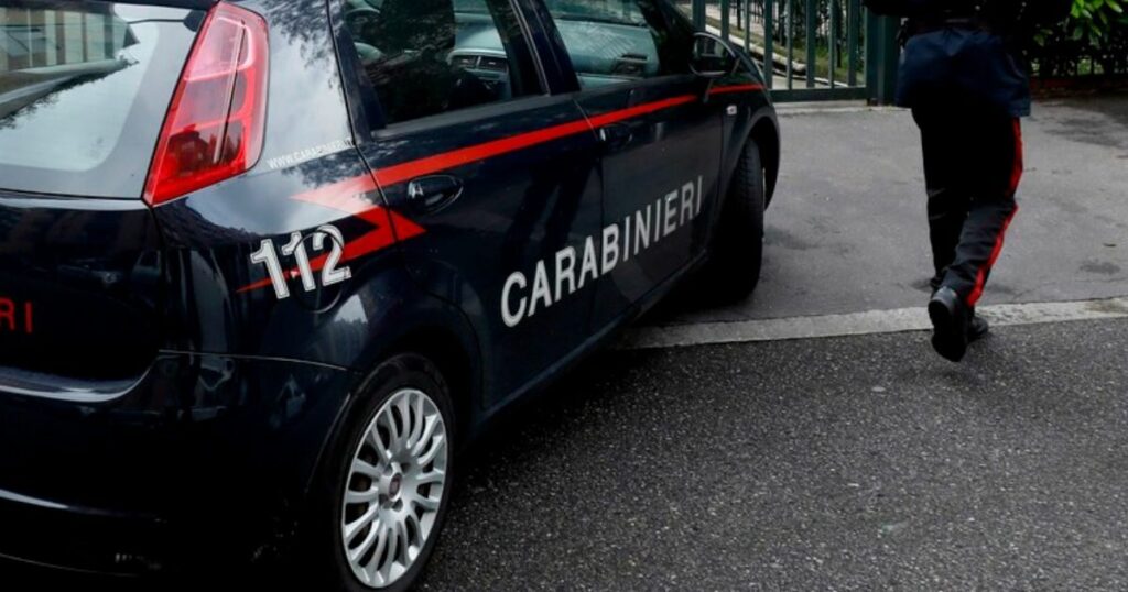 Ha violentato un’anziana di ottant’anni e le ha rubato 500 euro: fermato un 26enne. Era evaso dai domiciliari. Il Fatto Quotidiano. 7 26enne evaso arrestato per violenza e rapina a Bracciano - Il Fatto Quotidiano