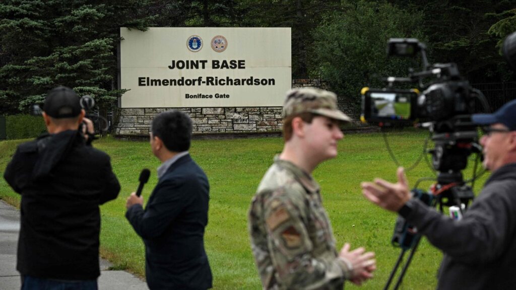 Trump e Putin: Nuove trattative per la pace, rischio flop al 25% | 2025