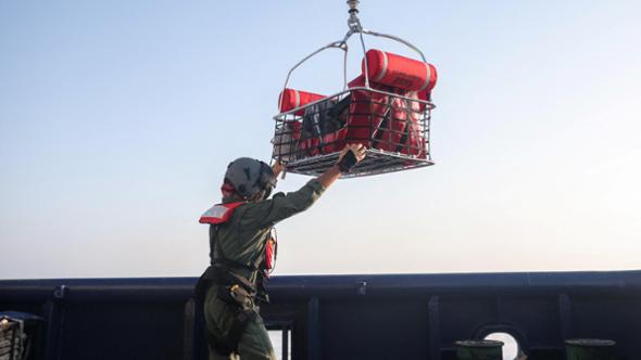 Il primario che fa partorire le donne migranti incinte: Così salviamo mamme e neonati. La Stampa. 1 Medici, migranti e salvataggi: la storia della nave Sea Watch e della maternità