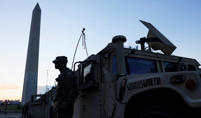 La Guardia Nazionale è arrivata a Washington. Il Post. 5 Guardia Nazionale a Washington: la mossa di Trump divide la cittÃ
