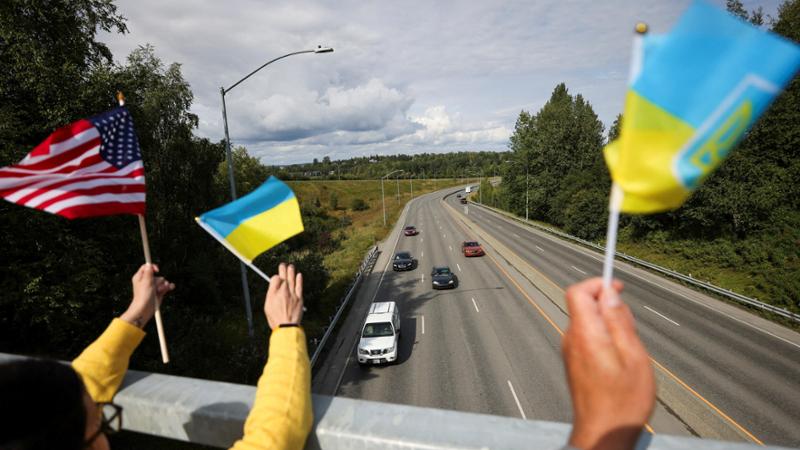 La strategia di Trump: colpire il petrolio russo per indebolire Putin. La Stampa. 4 Trump lancia dazi contro il petrolio russo: nuova strategia per piegare Mosca