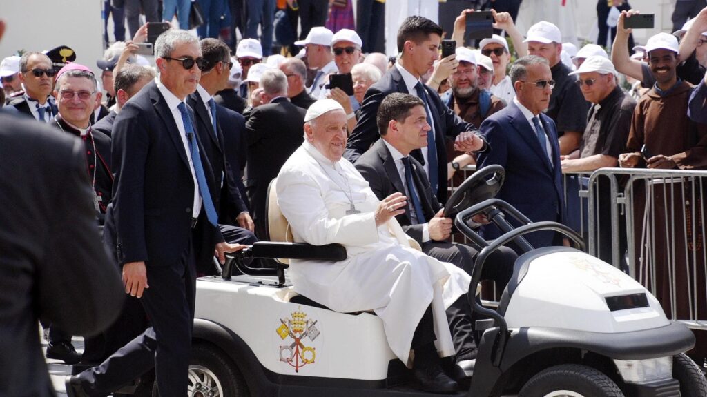 Papa Francesco: attentato sventato a Trieste, arresto e dubbi sull’Isis