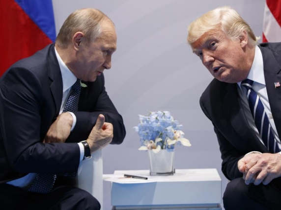 Primo incontro ad Amburgo, segreti a Helsinki: luci e ombre dell'amicizia tra i due leader. Corriere della Sera. 10 Trump e Putin: rapporti oscuri, incontri segreti e investimenti russi