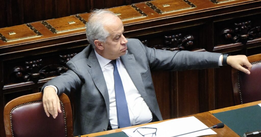 Viminale: giù furti e rapine ma crescono omicidi, femminicidi commessi da partner o ex, stalking e violenza domestica. Calano le violenze sessuali. Il Fatto Quotidiano. 1 Furti e rapine in calo, ma aumentano femminicidi e violenze: il dossier Viminale 2025