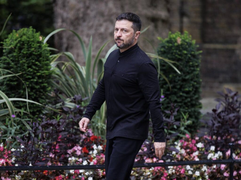 Zelensky alla finestra lavora su due fronti: garanzie post-belliche e forniture per la difesa. Il Giornale. 7 Zelensky e Starmer: armi hi-tech e garanzie post-belliche al summit UK-Ucraina