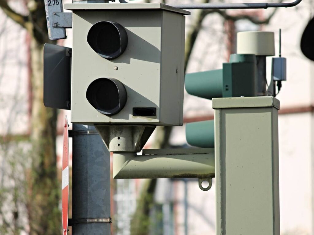 Autovelox illegittimi: inchiesta a Catanzaro, multe e privacy a rischio