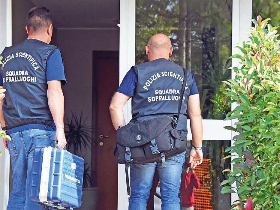 Cadavere in casa a Bergamo per un anno: figlia indagata, tutti i dettagli