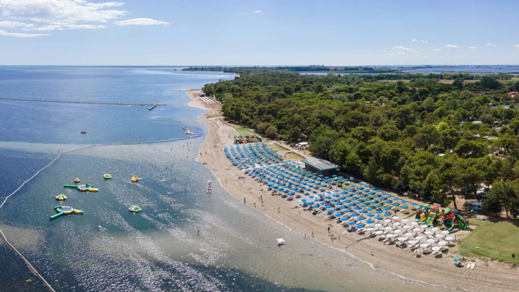 Bimba tedesca annega a Grado: tragedia in vacanza, indagini in corso