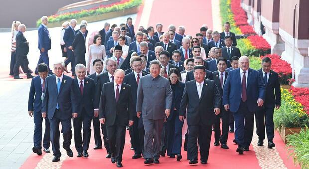 Cina, Xi sfida l’Occidente: Putin e Kim alla parata militare a Pechino