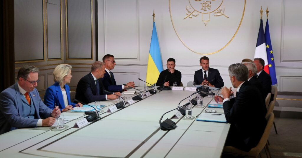 Dall’addestramento all’invio di armi: ecco l’accordo dei ‘Volenterosi’ per il sostegno all’Ucraina. Ma sull’invio di truppe Italia e Polonia già si sfilano. Il Fatto Quotidiano. 8 Accordo Volenterosi Ucraina: Italia e Polonia frenano sulle truppe