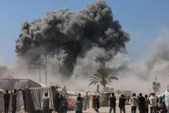 Gaza, Israele demolisce oltre 1800 edifici e avverte: Lasciate la città. Adnkronos. 8 Israele demolisce 1800 edifici a Gaza: cresce la tensione, la città evacuata