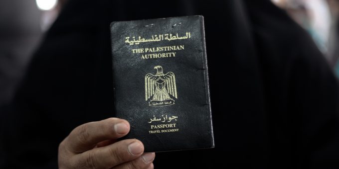 Gli Stati Uniti hanno sospeso l’approvazione di tutti i visti temporanei per le persone con passaporto palestinese. Il Post. 6 USA: stop ai visti temporanei per palestinesi, tutte le novitÃ
