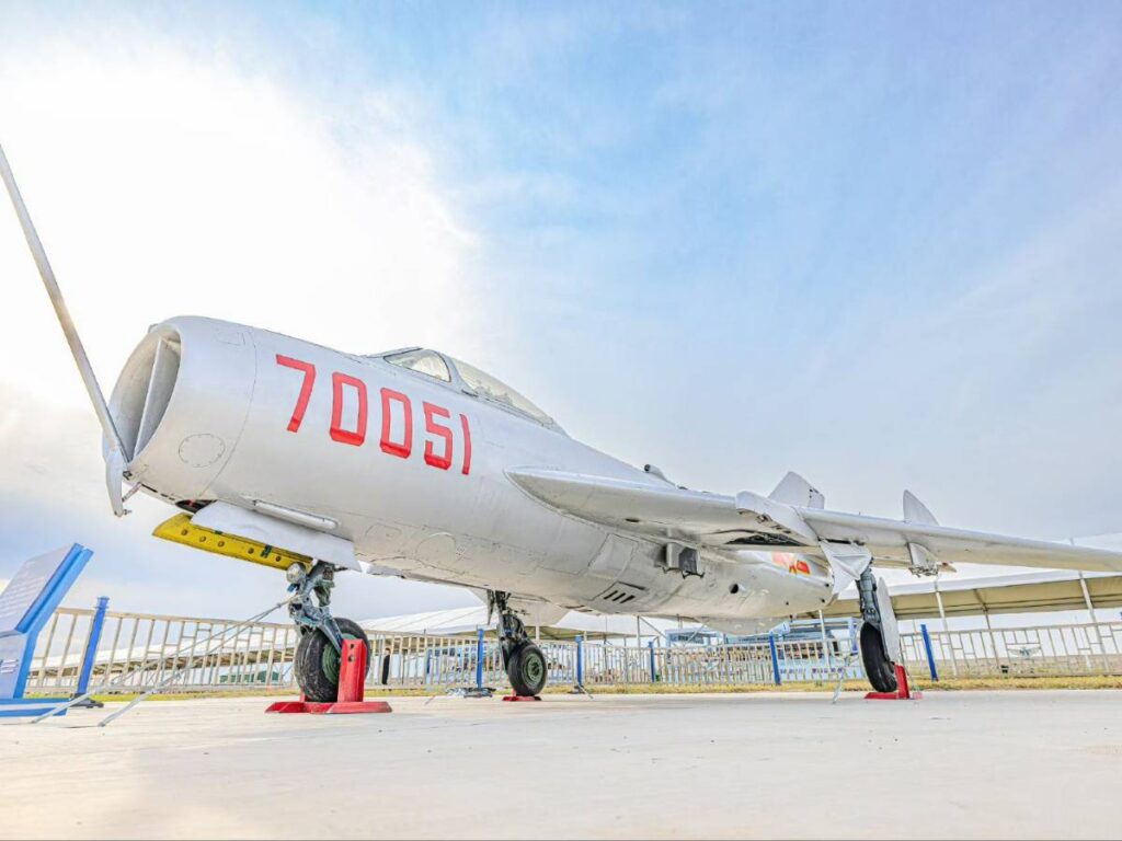 Ha trasformato un jet in drone: come funziona e cosa può fare il J-6 fighter cinese. Il Giornale. 5 Cina: J-6, il jet trasformato in drone presentato al Changchun Air Show