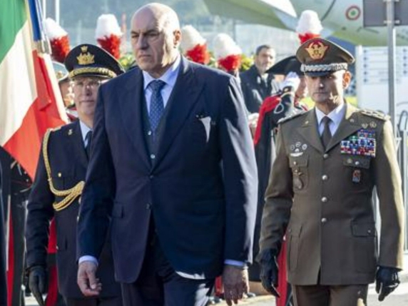 Account X hackerato: attacco al ministro Crosetto, scattano le indagini