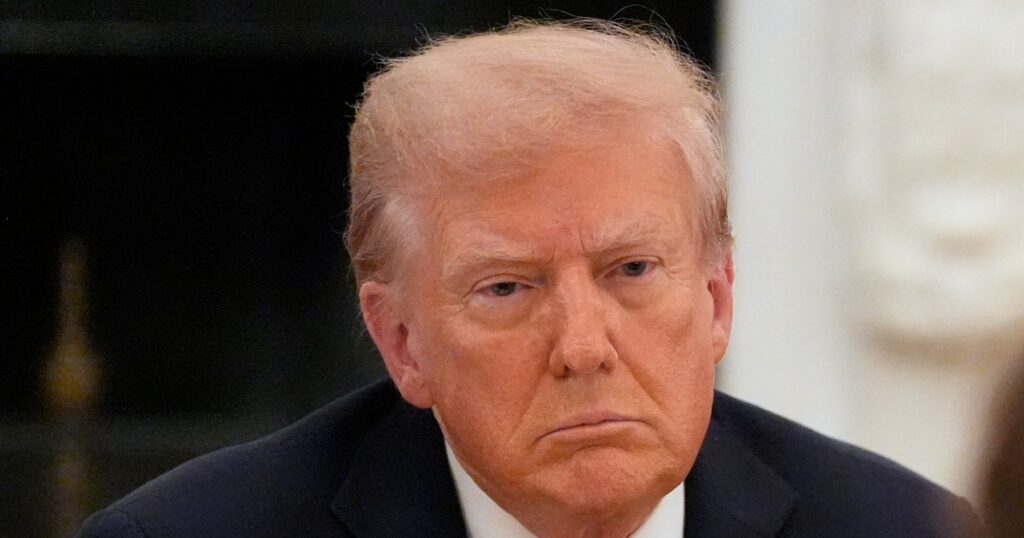 I sondaggi bocciano Trump: il 57% degli americani non è contento del suo operato. Il Fatto Quotidiano. 3 Sondaggio USA, il 57% boccia Trump: male economia e vaccini – tutti i dati