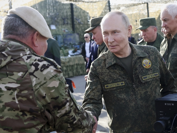 Il ministro polacco Sikorski: Putin sogna l'Urss, è fuori dalla realtà . I droni sul nostro territorio erano un suo test: l’Europa deve riarmarsi. Corriere della Sera. 5 Sikorski: la Polonia teme la Russia, appello all'Europa per il riarmo