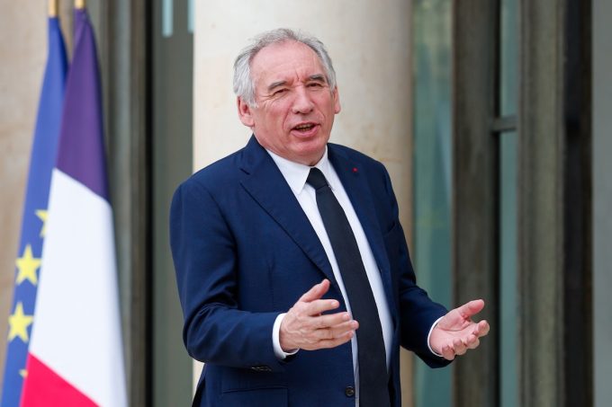 Il primo ministro francese dice che l’Italia fa dumping fiscale. Il Post. 9 Francia accusa l'Italia di dumping fiscale: polemica Bayrou-Meloni