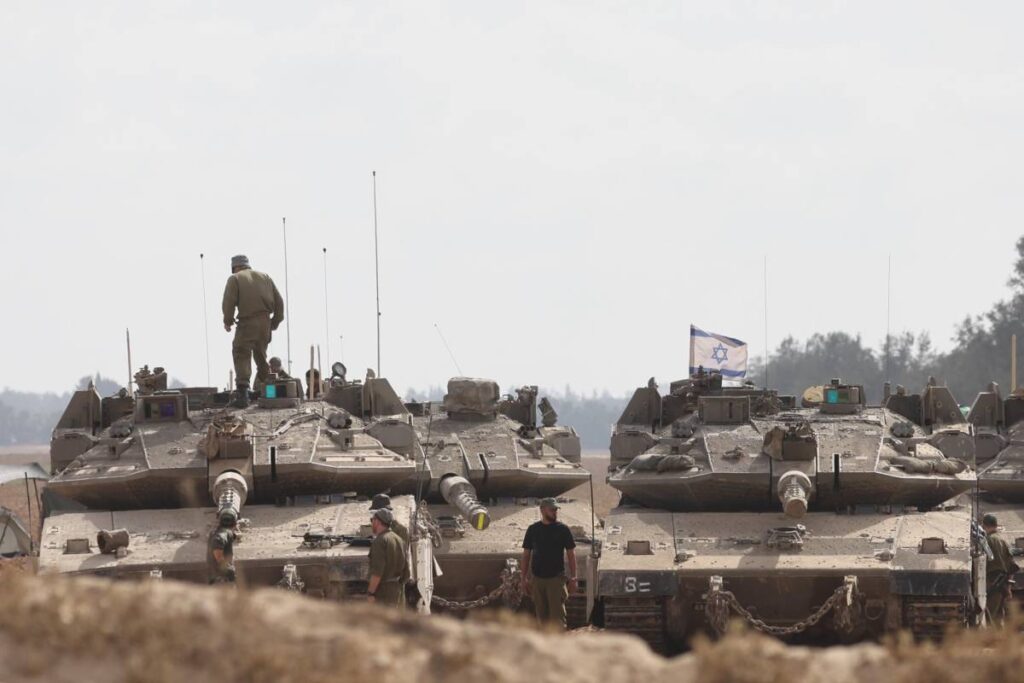 Israele schiera centinaia di tank a Gaza: escalation, ostaggi e strategie