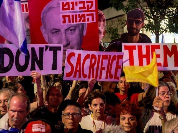 Israele, la marcia delle famiglie per gli ostaggi: scontro con Netanyahu