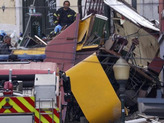 Tragedia a Lisbona: funicolare deraglia, 15 morti e 18 feriti