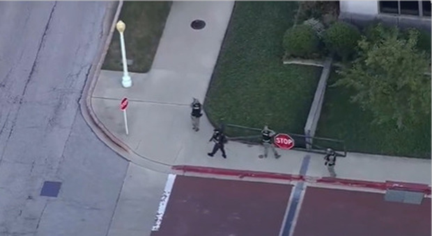 Maryland, spari alla Us Naval Academy. L'aggressore bussa porta per porta facendo finta di essere un agente. Il Messaggero. 4 Sparatoria alla US Naval Academy in Maryland: campus in lockdown, si temono vittime