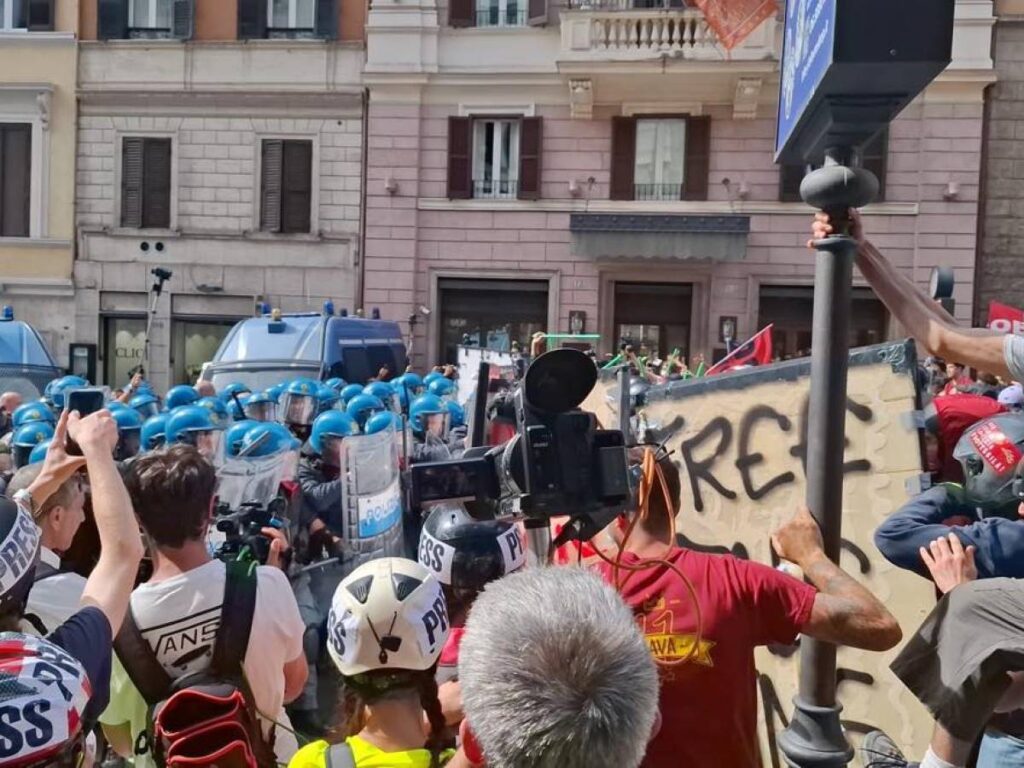 Escalation minacce: il Viminale rafforza le scorte ai politici