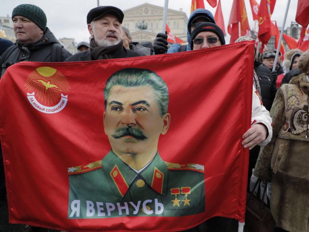 Russia: libro di storia unico nelle scuole, accuse di propaganda e censura