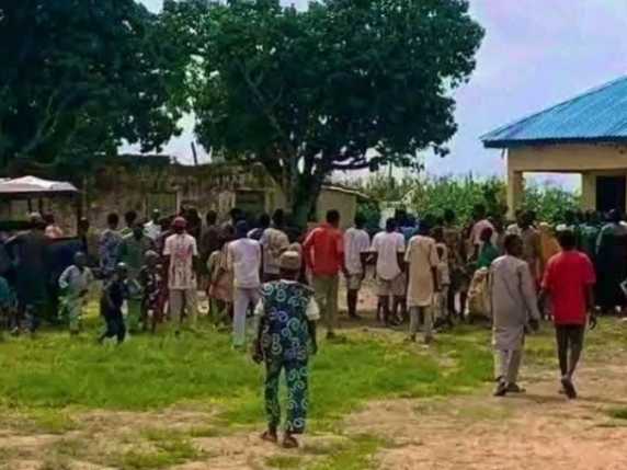 Nigeria, donna accusata di blasfemia contro l'islam bruciata viva dalla folla. Corriere della Sera. 7 Nigeria: donna bruciata viva per blasfemia, Amnesty denuncia, indagine in corso