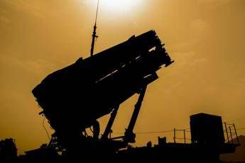 Pentagono frena le forniture all'Ucraina, sempre meno armi per la difesa aerea di Kiev. Adnkronos. 5 Pentagono riduce armi all'Ucraina: meno forniture per la difesa aerea