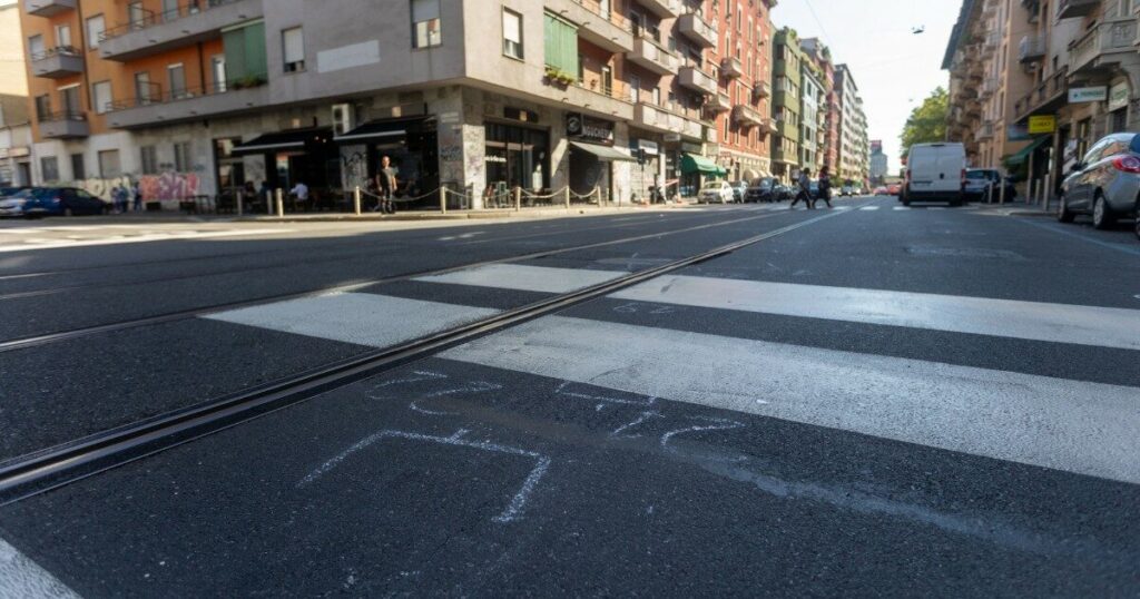 Poliziotto travolge e uccide un giovane che attraversa sulle strisce a Milano: oggi si decide sulla convalida dell’arresto. Il Fatto Quotidiano. 1 Poliziotto investe e uccide pedone a Milano: arresto convalidato, novità choc
