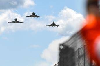 Regno Unito schiera i caccia in Polonia, Mosca accusa la Nato: E' in guerra con Russia. Adnkronos. 8 Regno Unito schiera caccia in Polonia, Mosca accusa: NATO in guerra?