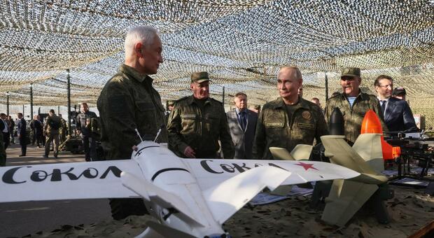 Russia, la guerra nascosta di ex Wagner e partigiani: ecco chi sono i soldati anti-Putin addestrati da Kiev per colpire il Cremlino. Il Messaggero. 7 Soldati anti-Putin addestrati a Kiev: chi sono gli ex Wagner in Russia?