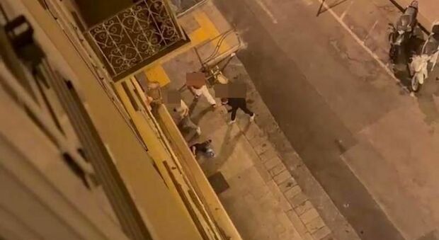 Sanremo, il video choc del disabile pestato. I due giovani (arrestati) lo fotografano dopo averlo massacrato: «Bene ragazzi, sembra morto». Il Messaggero. 10 Sanremo, disabile pestato: video choc, arresti e indagini in corso