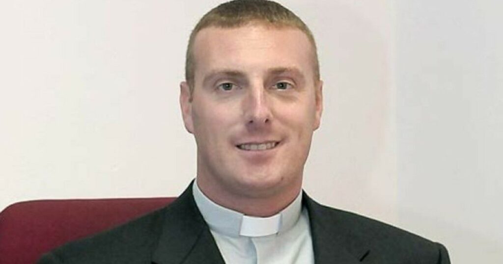 “Spogliati, fammi vedere se ti ecciti”, “Sconfiggi la vergogna”. Così don Marelli ha abusato di tre adolescenti. Il Fatto Quotidiano. 7 Abusi oratori Milano: Don Marelli, accuse su minori – Procura e indagini