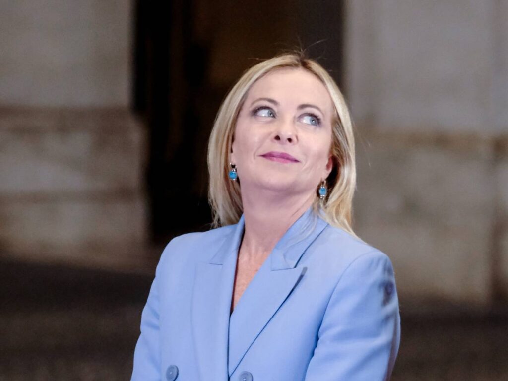 Stampa, lezione di Giorgia al Domani. Il Giornale. 3 Meloni contro la stampa: lo scontro con l'opposizione sul caso Domani