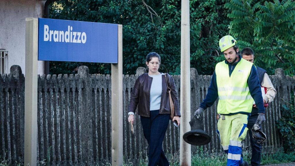 Strage di Brandizzo, l’email ignorata che incastra i vertici Rfi: Si poteva evitare. La Repubblica. 2 Strage Brandizzo: email ignorata, 5 operai morti. Indagine sui vertici RFI