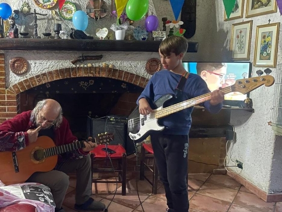 Suicidio Paolo Mendico: bullismo, chat e scuola – il caso che scuote Latina